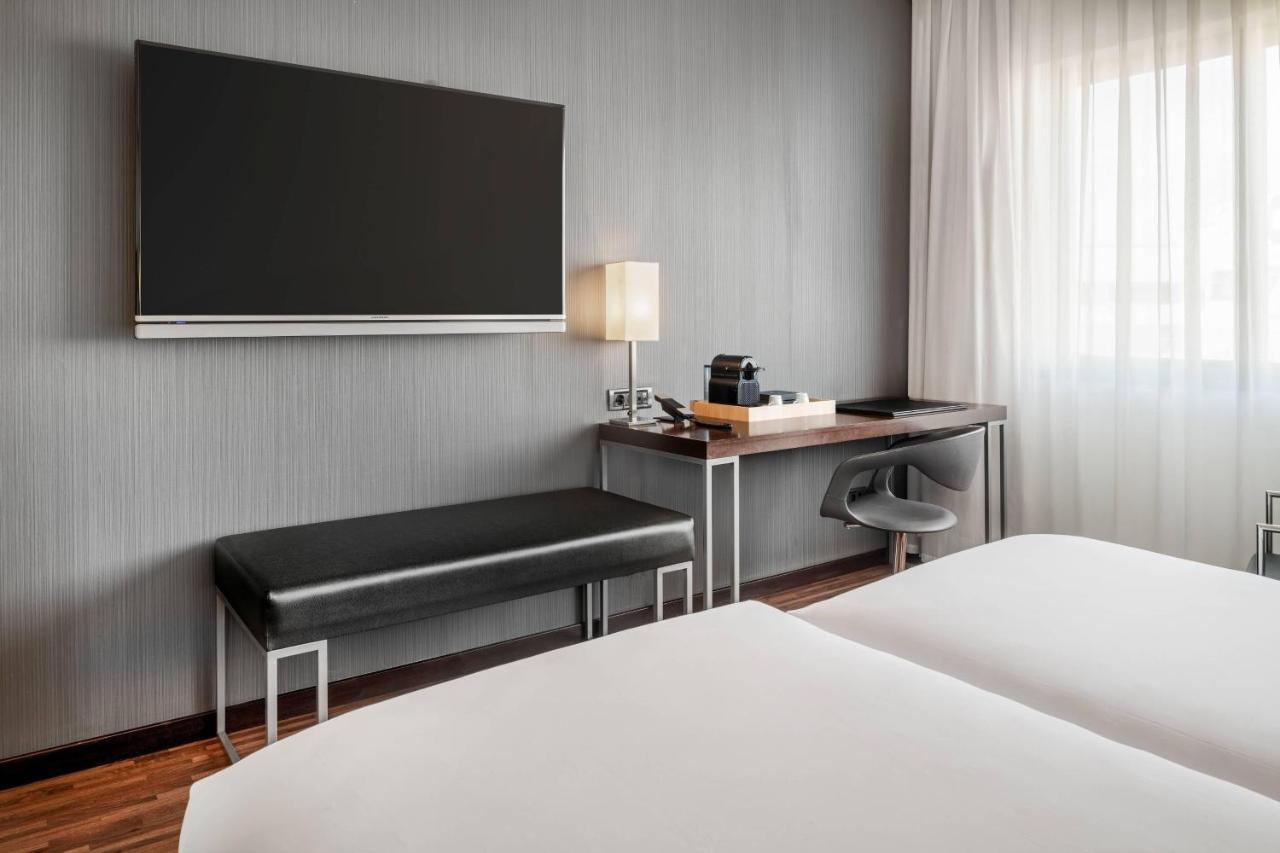 เอซี โฮเต็ล ซาน เซบาสเตียน เดอ โลส เรเยส Hotel ซานเซบัสเตียน เดลอส เรเยส ภายนอก รูปภาพ