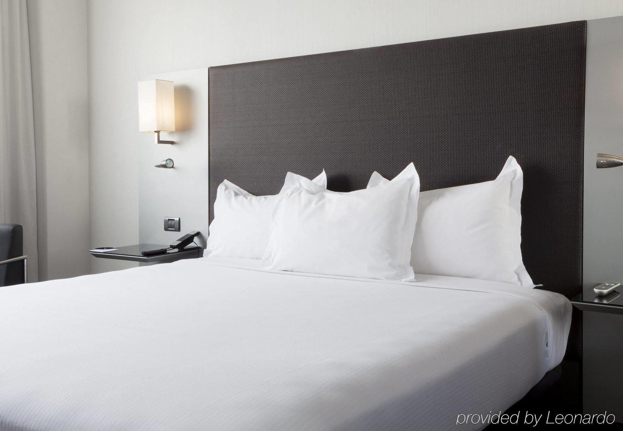 เอซี โฮเต็ล ซาน เซบาสเตียน เดอ โลส เรเยส Hotel ซานเซบัสเตียน เดลอส เรเยส ภายนอก รูปภาพ