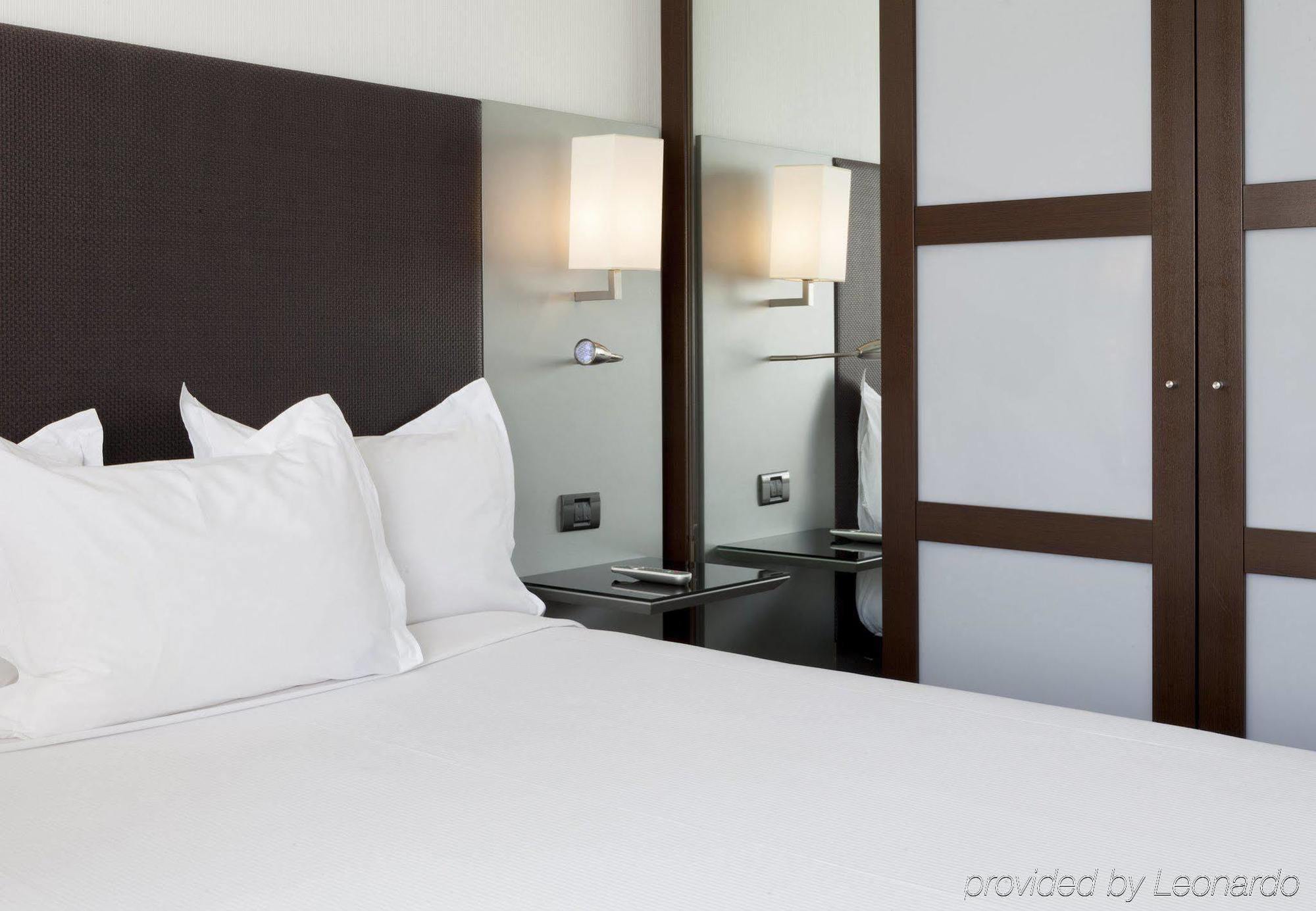 เอซี โฮเต็ล ซาน เซบาสเตียน เดอ โลส เรเยส Hotel ซานเซบัสเตียน เดลอส เรเยส ห้อง รูปภาพ