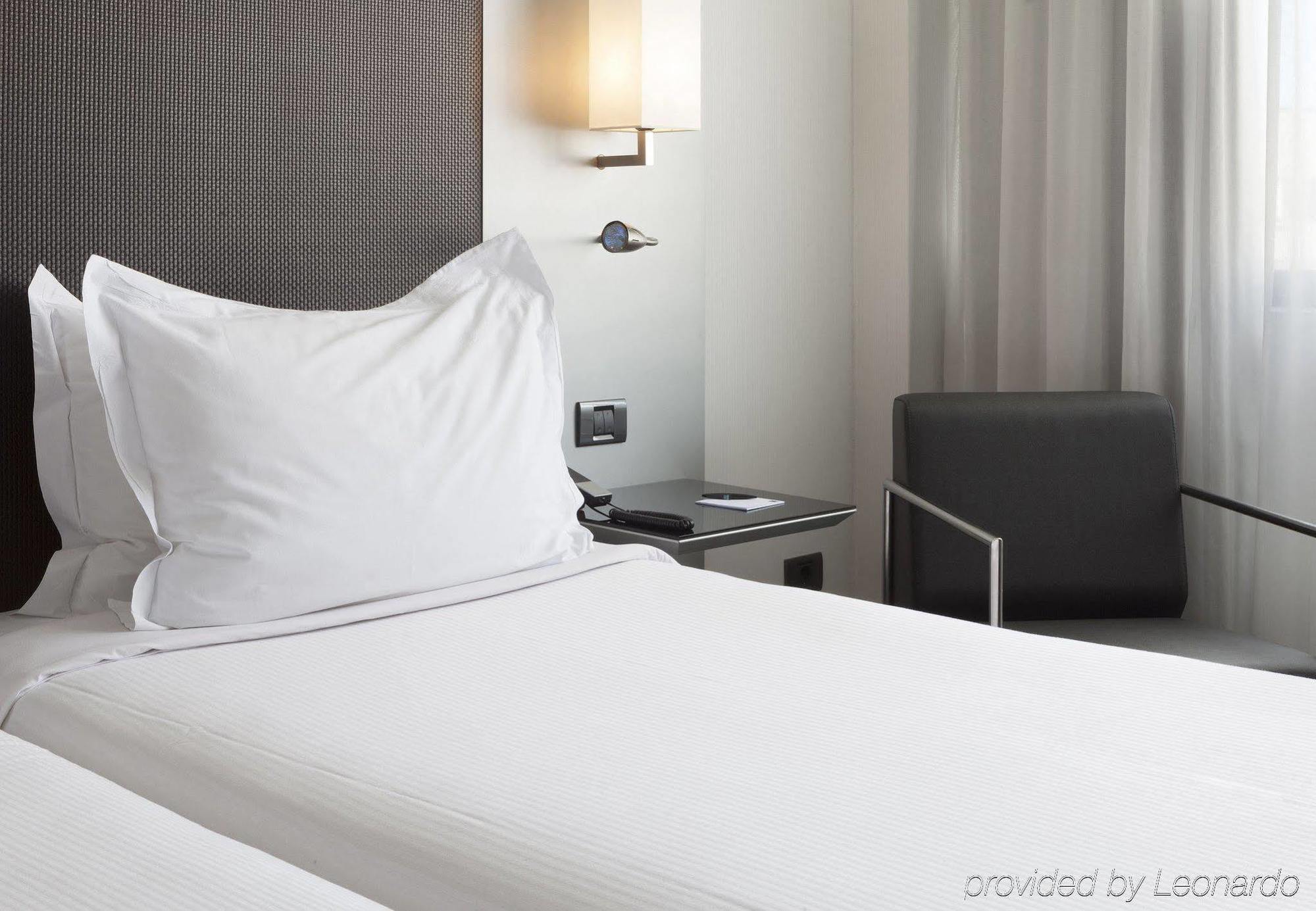 เอซี โฮเต็ล ซาน เซบาสเตียน เดอ โลส เรเยส Hotel ซานเซบัสเตียน เดลอส เรเยส ภายนอก รูปภาพ