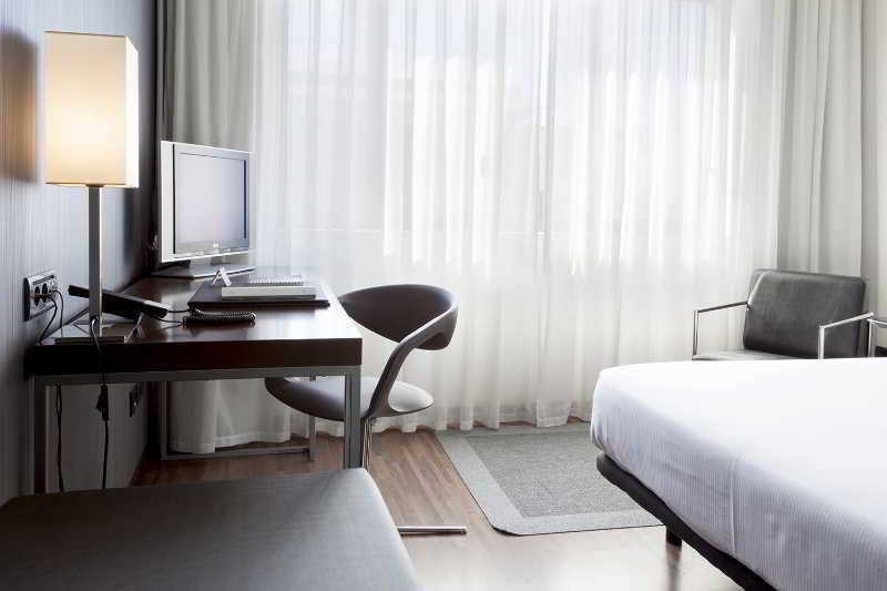 เอซี โฮเต็ล ซาน เซบาสเตียน เดอ โลส เรเยส Hotel ซานเซบัสเตียน เดลอส เรเยส ภายนอก รูปภาพ